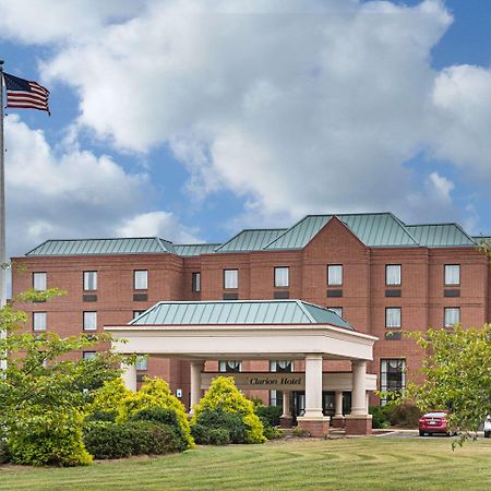 Clarion Hotel & Conference Center Шепърдстаун Екстериор снимка